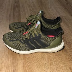 adidas UltraBoost 5.0 DNA Green sneakers size 7 mens / 8.5 women green and black